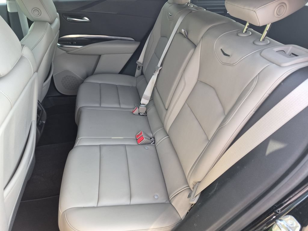 Used 2019 Cadillac XT4 Luxury w/ Cold Weather Package FWD image 17