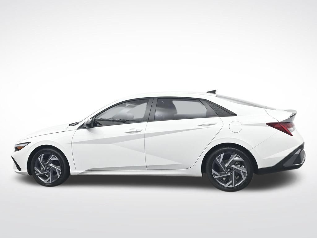 Used 2025 Hyundai Elantra SEL FWD image 10