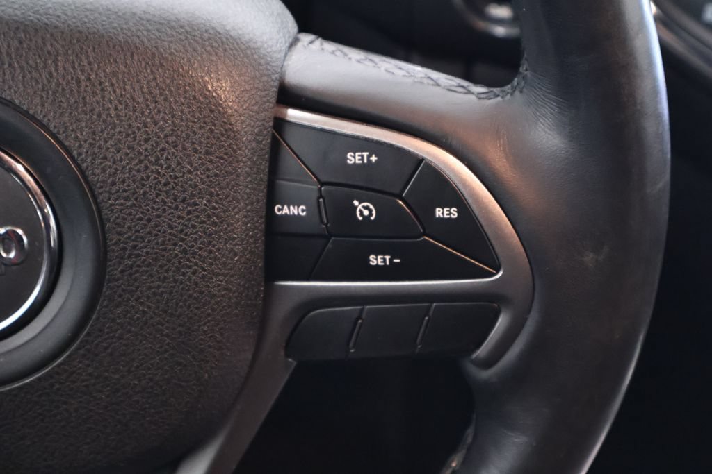 Used 2018 Jeep Grand Cherokee Laredo AWD/4WD image 24