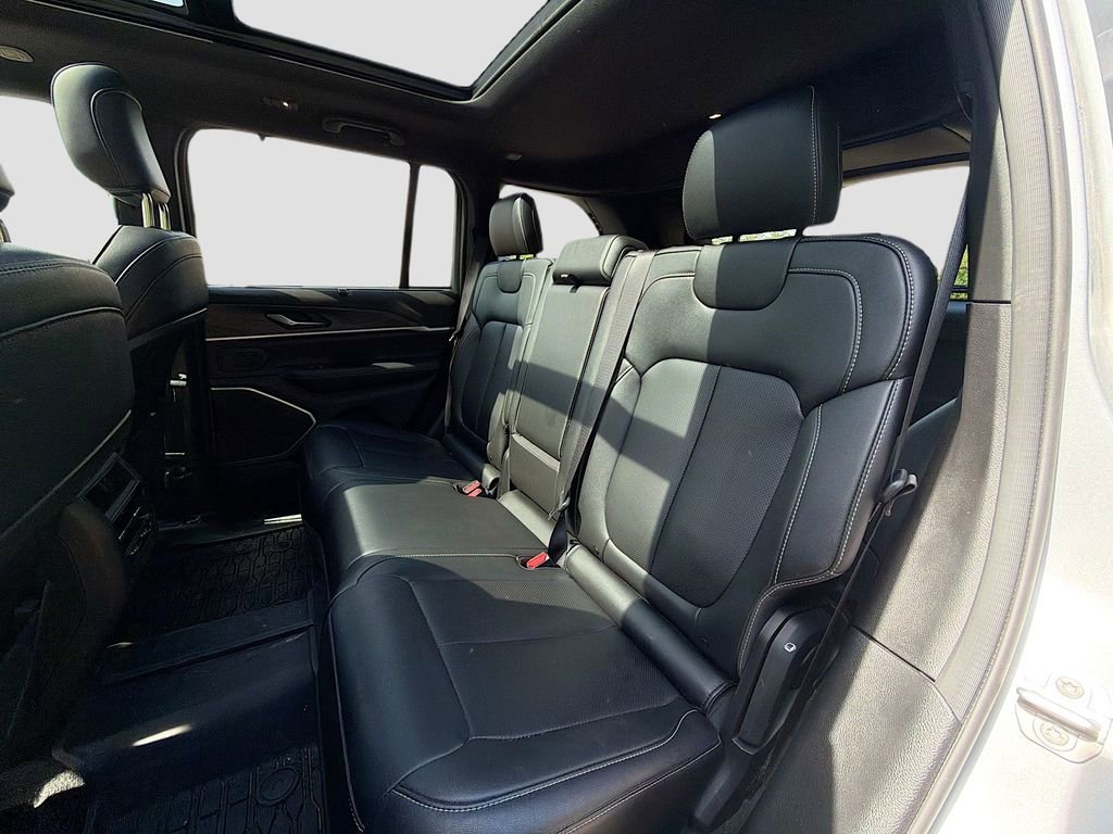 Used 2024 Jeep Grand Cherokee Limited w/ Luxury Tech Group II AWD/4WD image 27