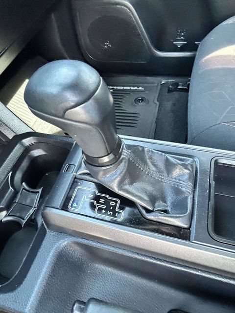 Used 2020 Toyota Tacoma TRD Off-Road AWD/4WD image 27