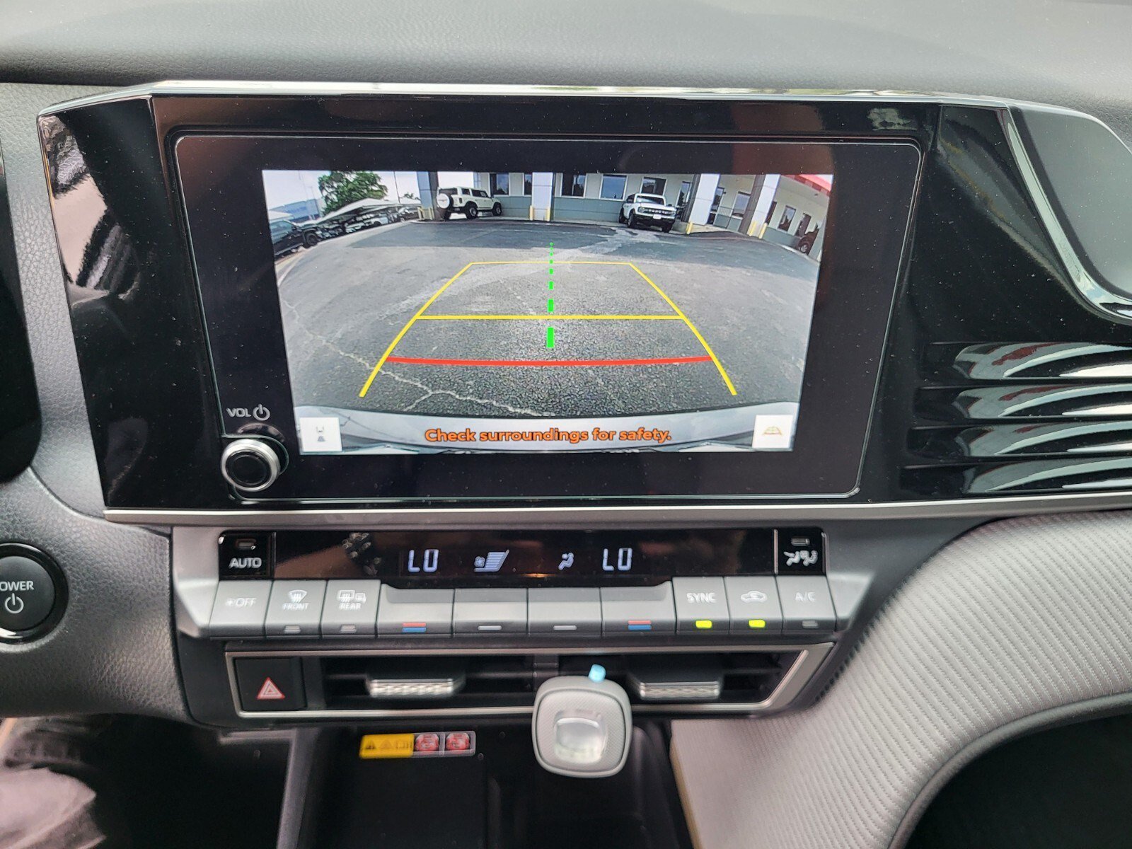 Used 2025 Toyota Camry SE w/ Convenience Package FWD image 22