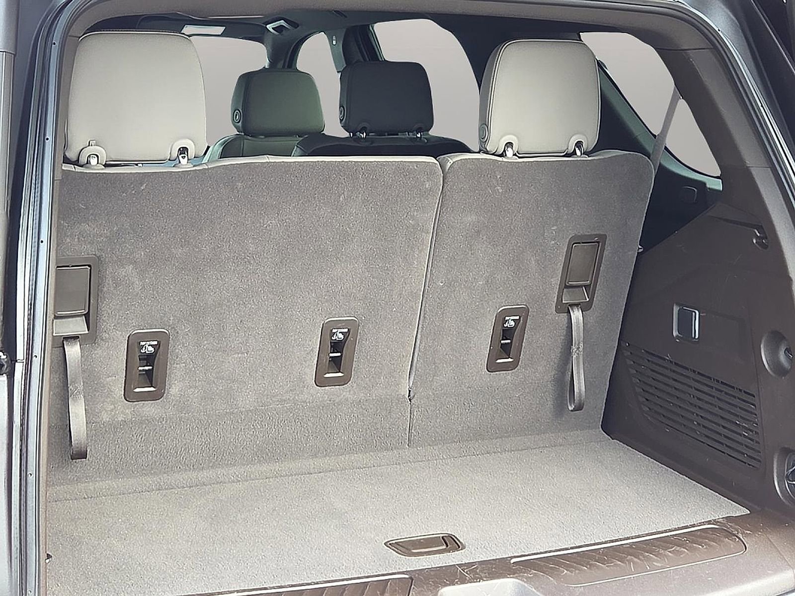 Used 2023 GMC Yukon SLT image 8