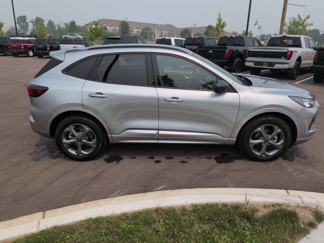 Certified 2024 Ford Escape ST-Line w/ Tech Pack #1 AWD/4WD image 6