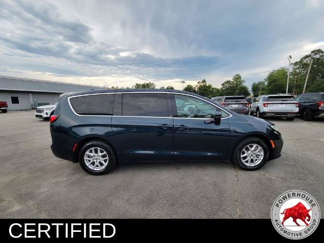 Used 2023 Chrysler Pacifica Touring-L FWD image 8