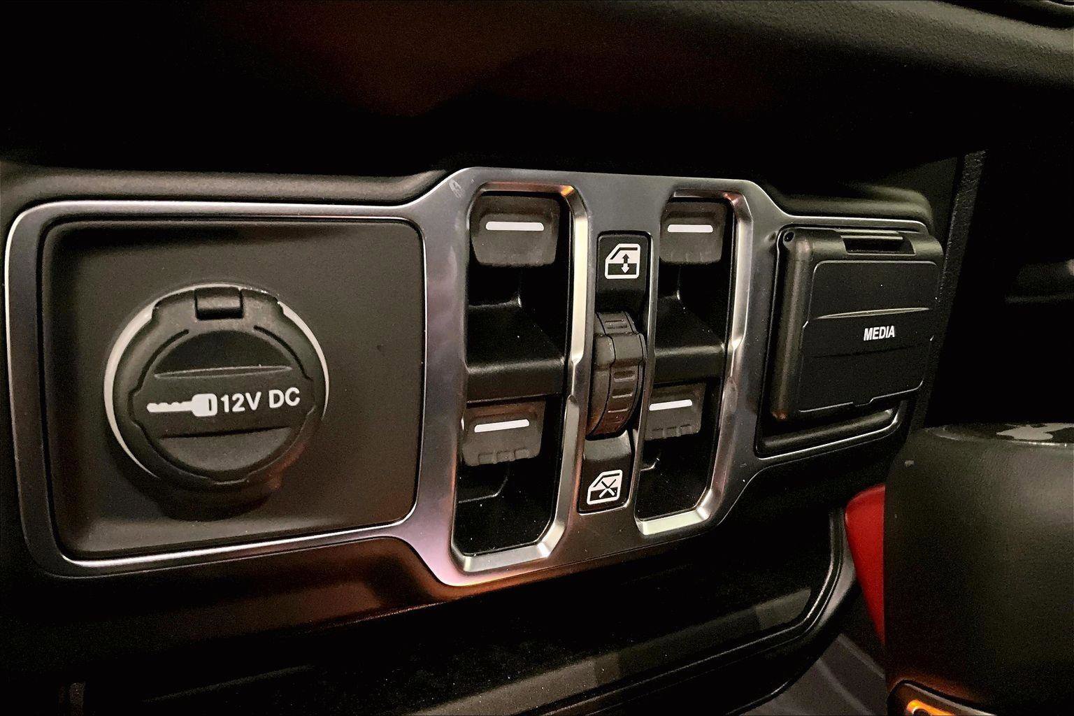 Used 2024 Jeep Wrangler Sahara w/ Technology Group image 31