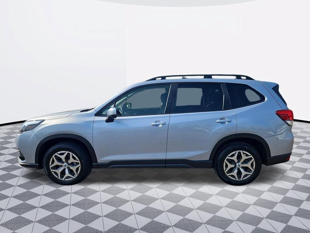Used 2023 Subaru Forester Premium AWD/4WD image 2