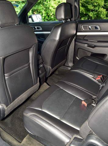 Certified 2017 Ford Explorer XLT w/ Equipment Group 202A AWD/4WD image 33