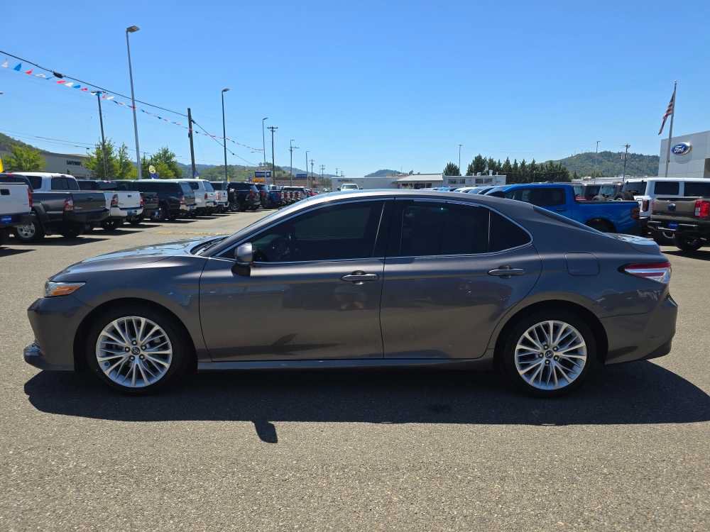 Used 2019 Toyota Camry XLE FWD image 2