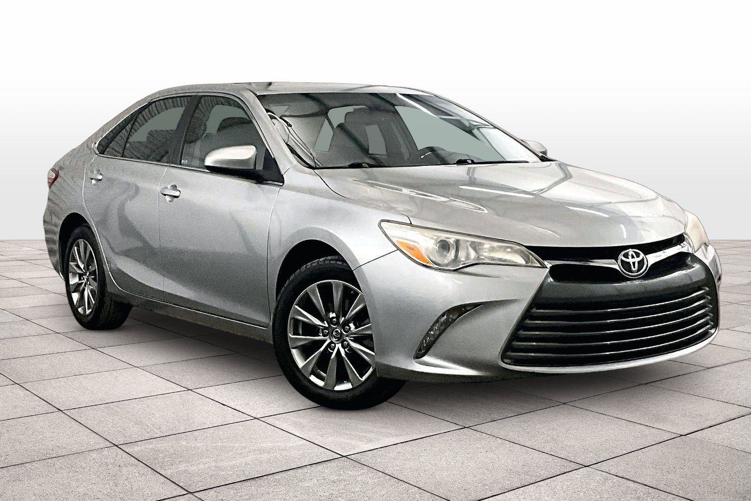 Used 2017 Toyota Camry XLE w/ Moonroof Package image 2