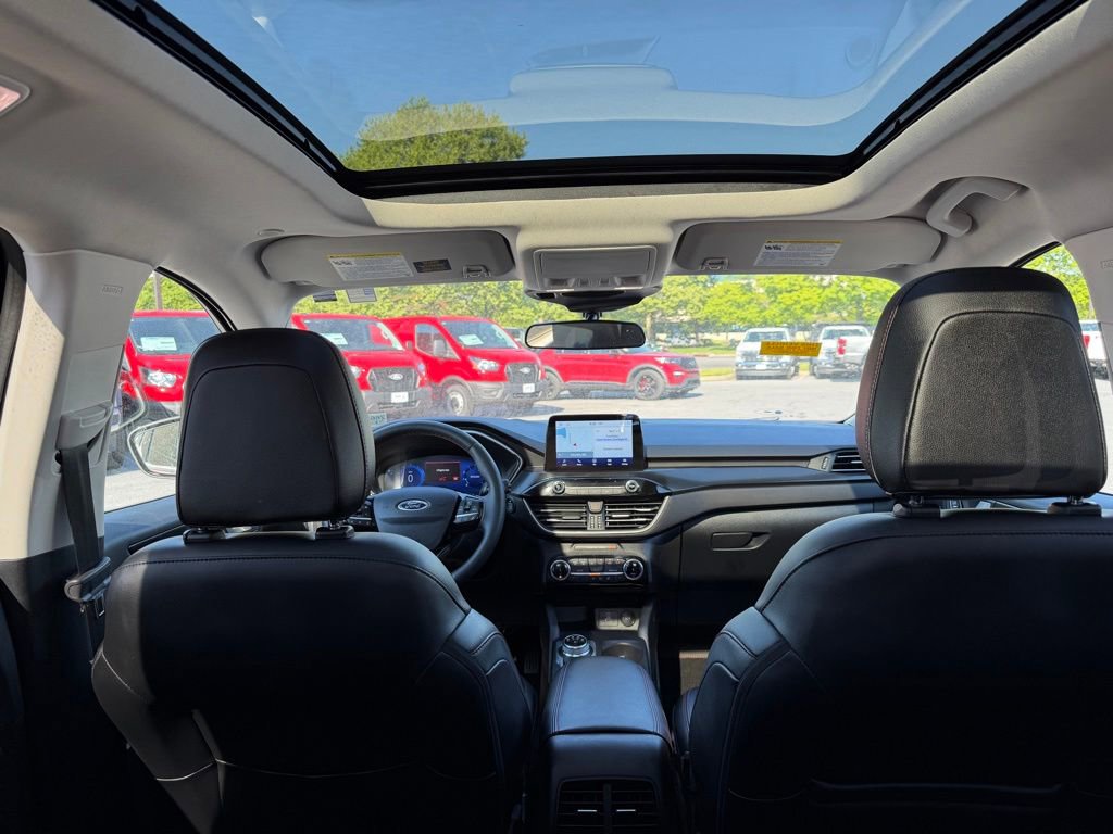 Certified 2022 Ford Escape SEL w/ SEL Stealth AWD Package image 9