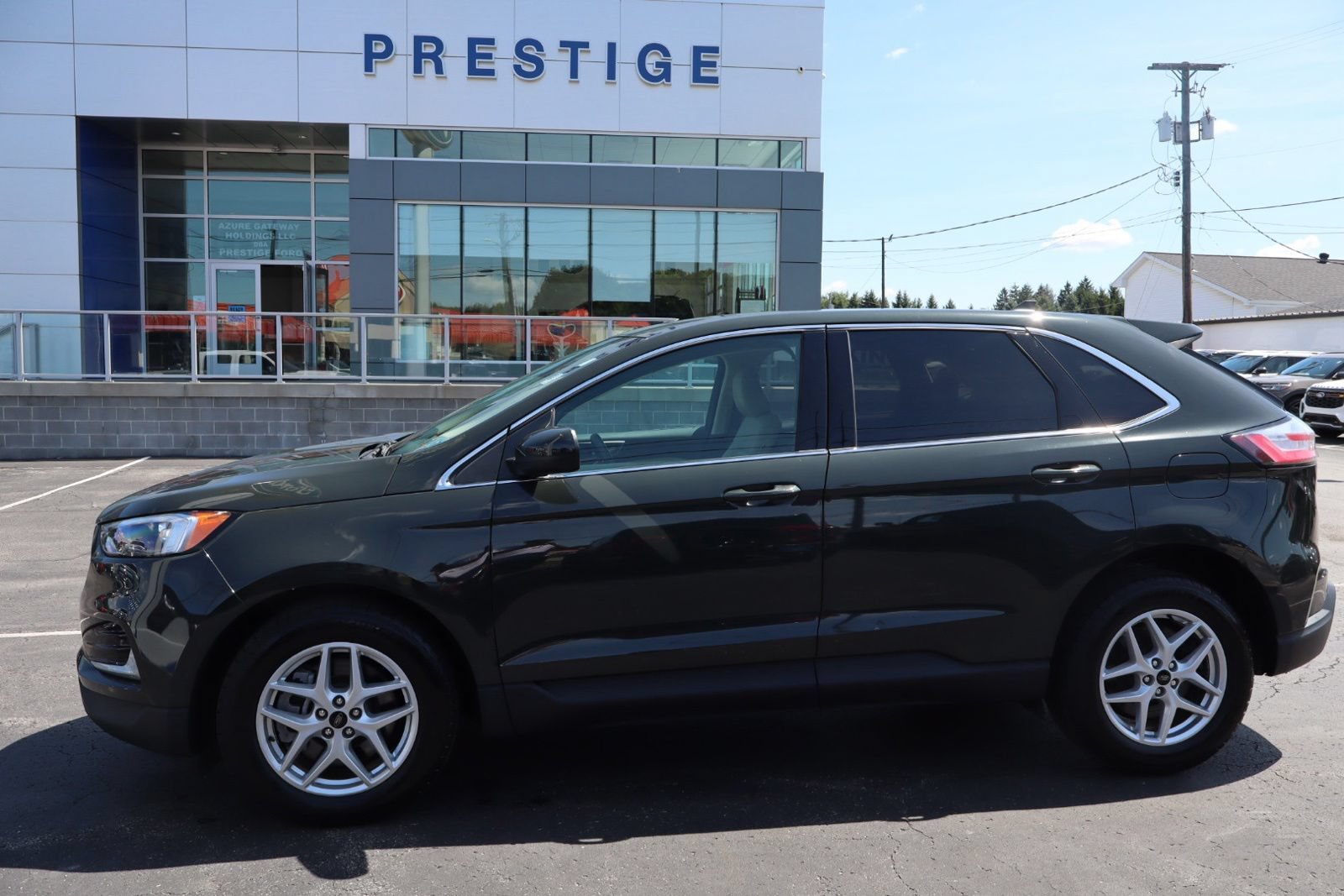 Certified 2024 Ford Edge SEL w/ Cargo Accessory Package AWD/4WD image 4