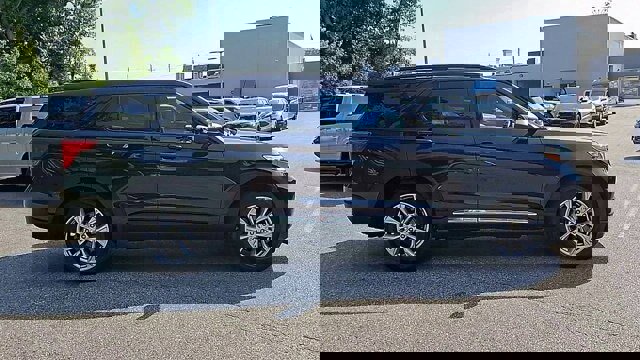 Certified 2022 Ford Explorer XLT w/ Equipment Group 202A image 10