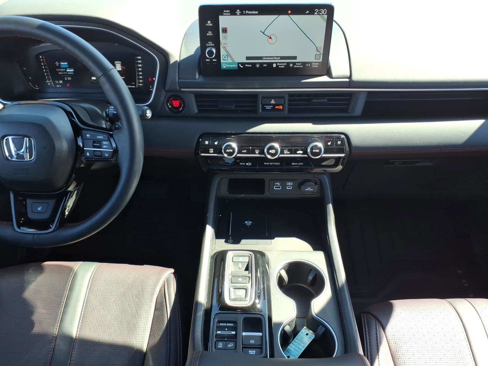 Used 2025 Honda Pilot Black Edition image 15