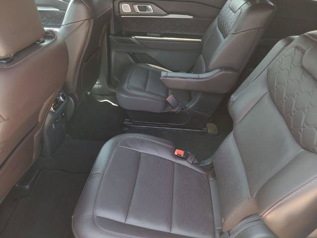 Certified 2025 Ford Explorer Platinum w/ LUX Leather Package AWD/4WD image 18