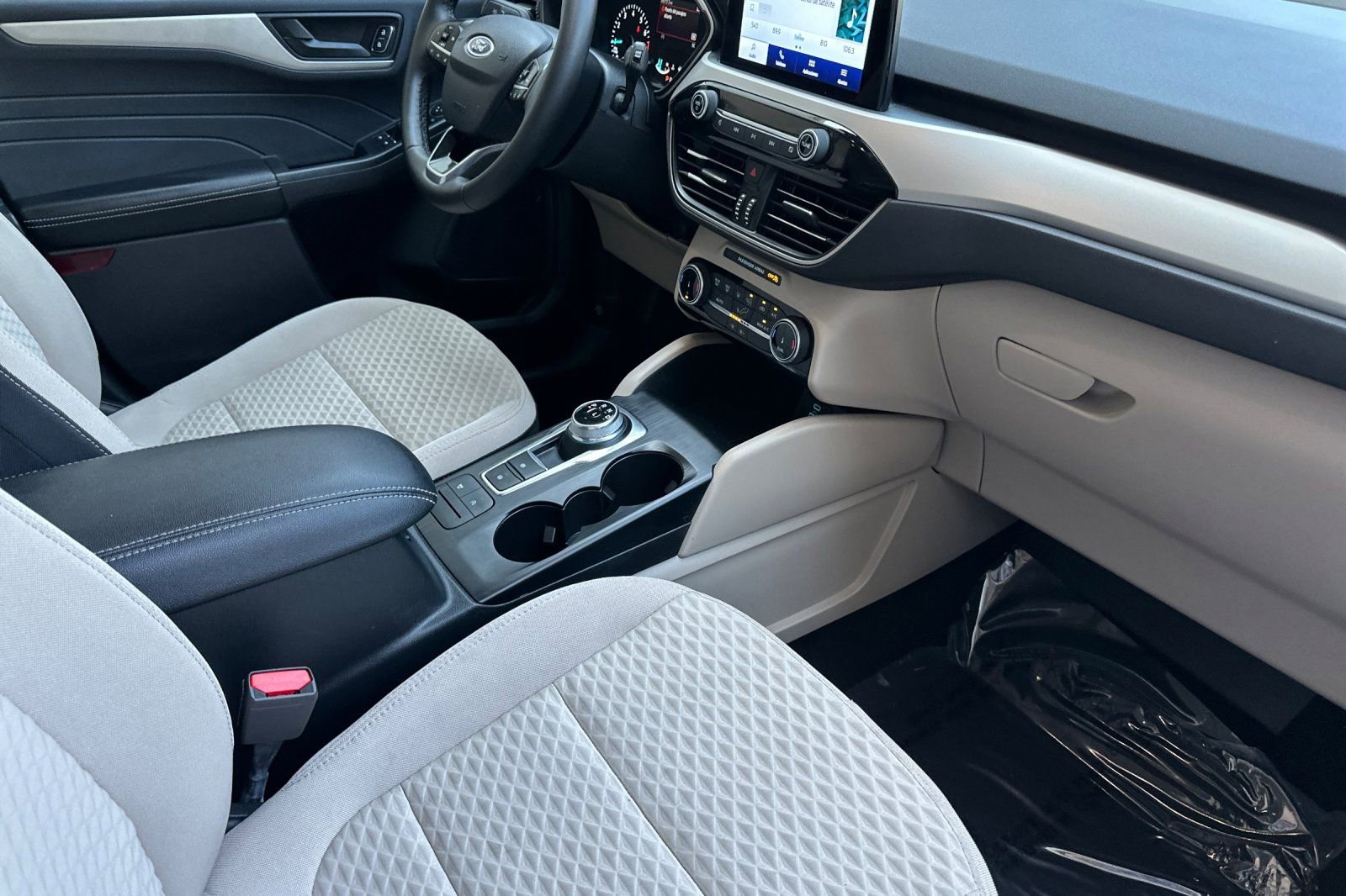 Certified 2022 Ford Escape SE w/ SE Sport Appearance Package FWD image 19