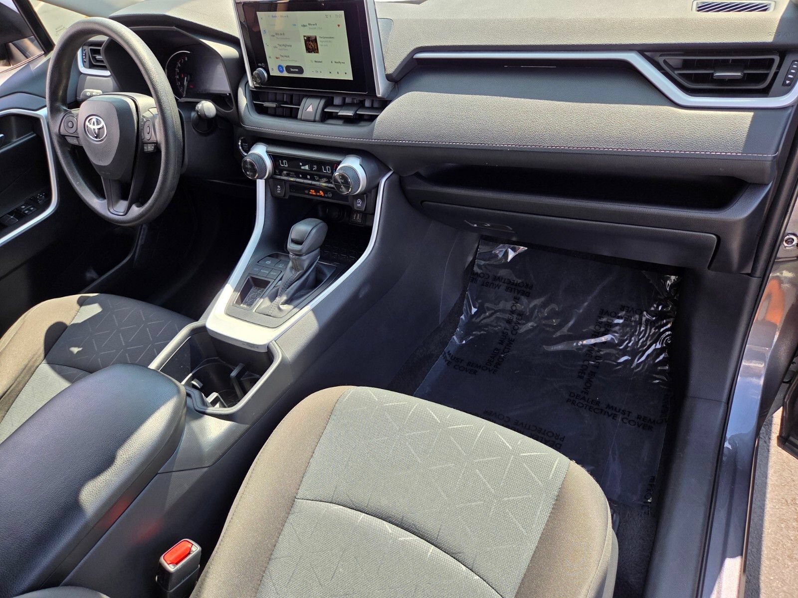 Used 2025 Toyota RAV4 XLE FWD image 16