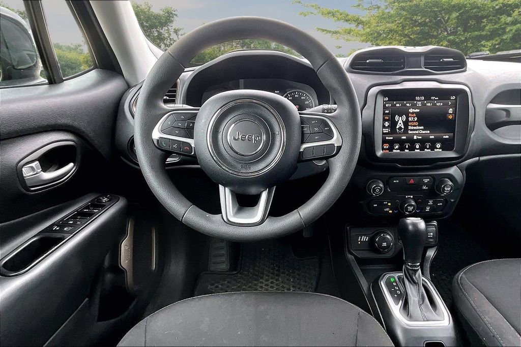 Used 2023 Jeep Renegade Latitude AWD/4WD image 5