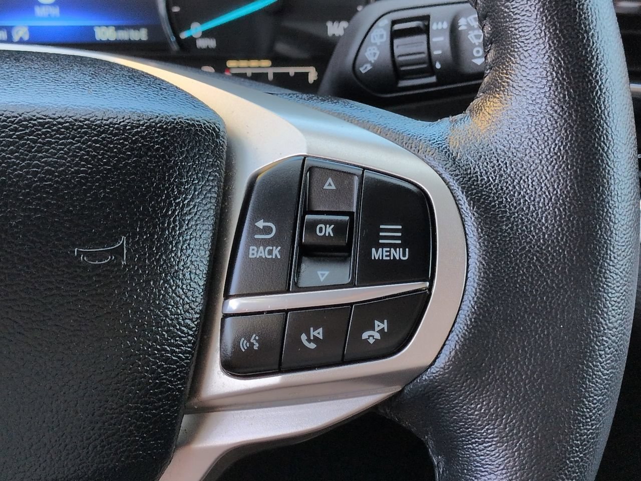 Certified 2023 Ford Explorer XLT w/ Equipment Group 202A AWD/4WD image 25