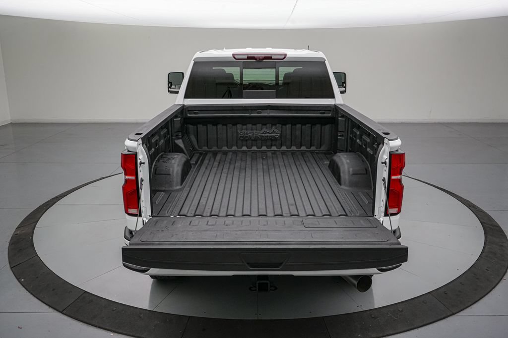 Used 2024 Chevrolet Silverado 2500 High Country w/ Technology Package AWD/4WD image 6