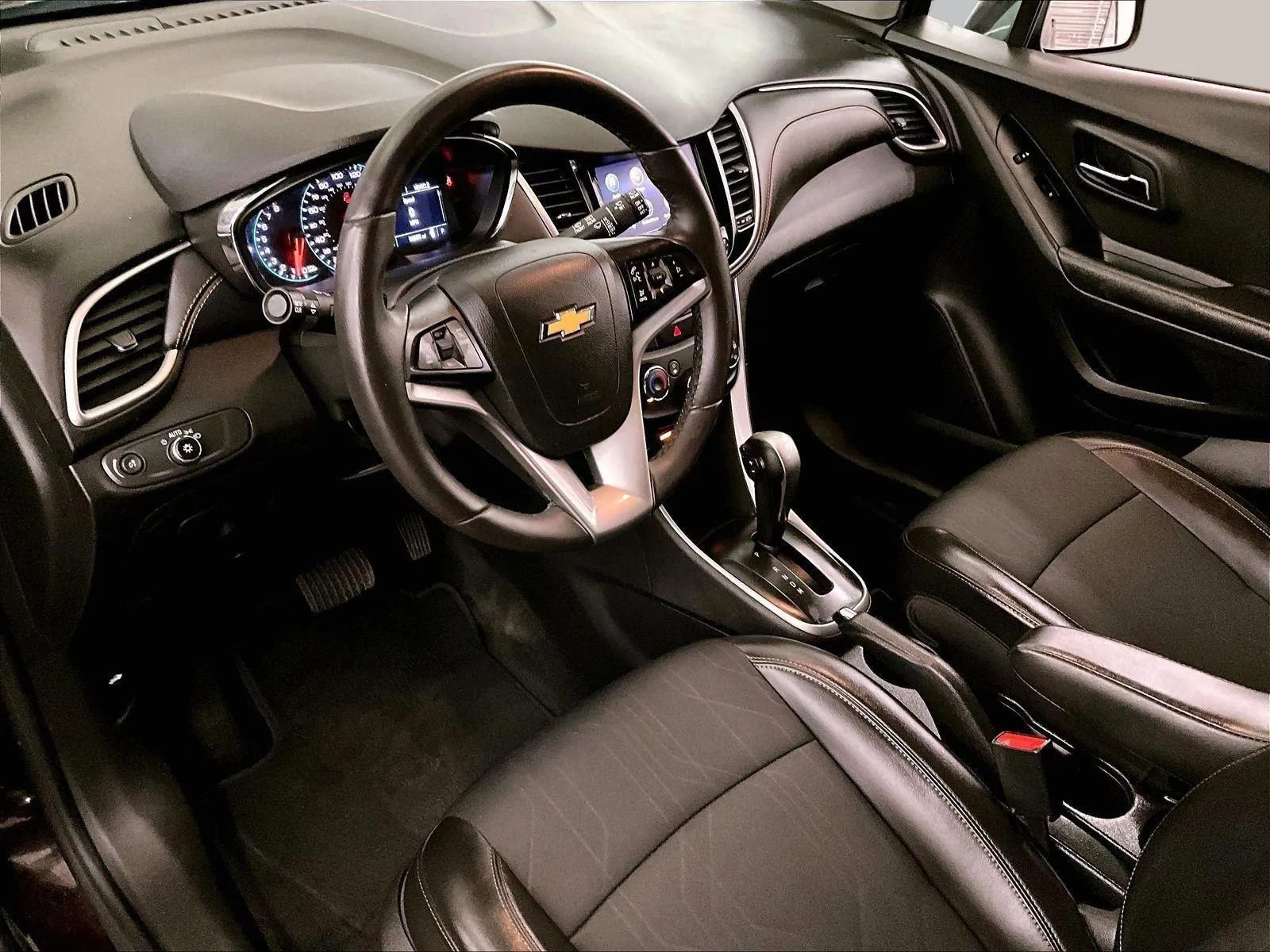 Used 2022 Chevrolet Trax LT w/ Driver Confidence Package AWD/4WD image 12