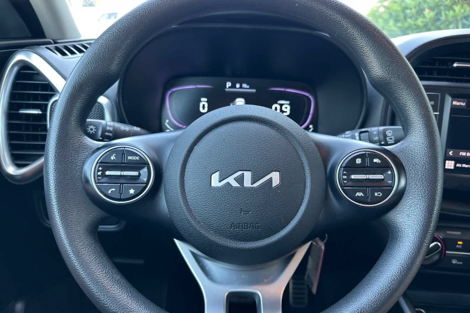 Used 2023 Kia Soul LX w/ LX Technology Package FWD image 23
