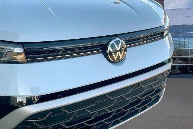 Used 2025 Volkswagen Taos SE FWD image 33
