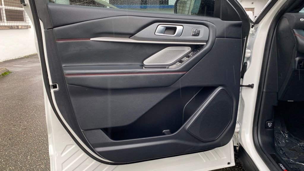 Certified 2025 Ford Explorer ST image 14