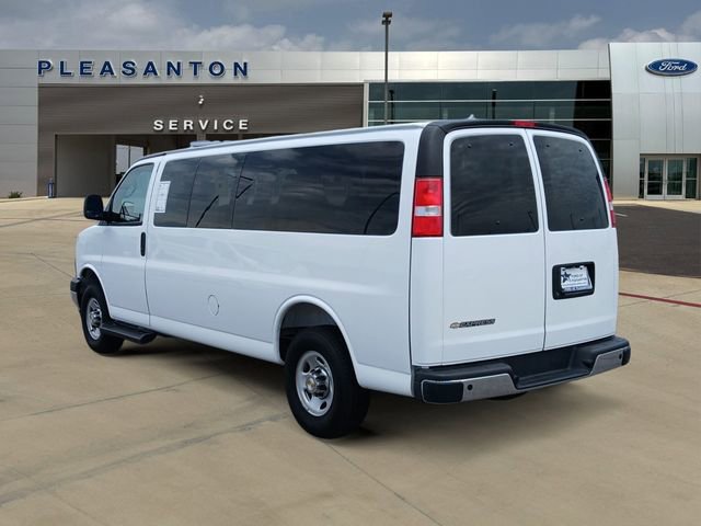 Used 2025 Chevrolet Express 3500 LT w/ LT Preferred Equipment Group RWD image 3