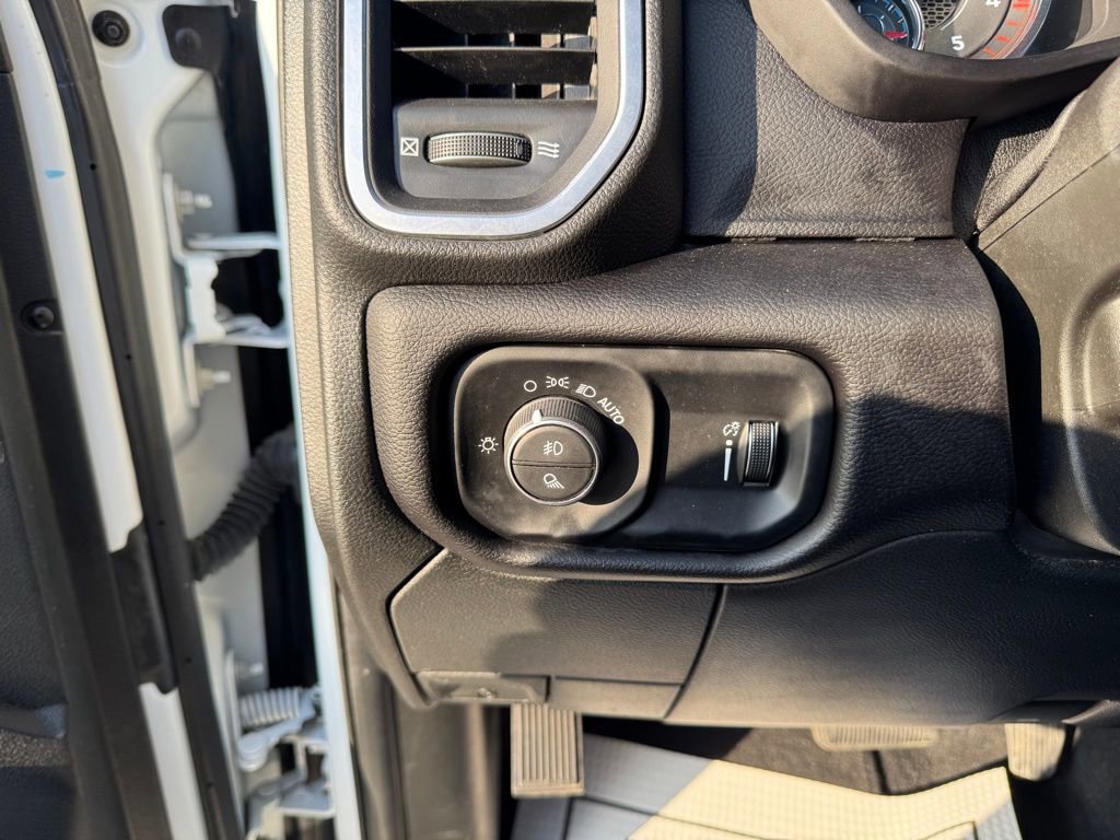 Used 2024 RAM 2500 Big Horn AWD/4WD image 11