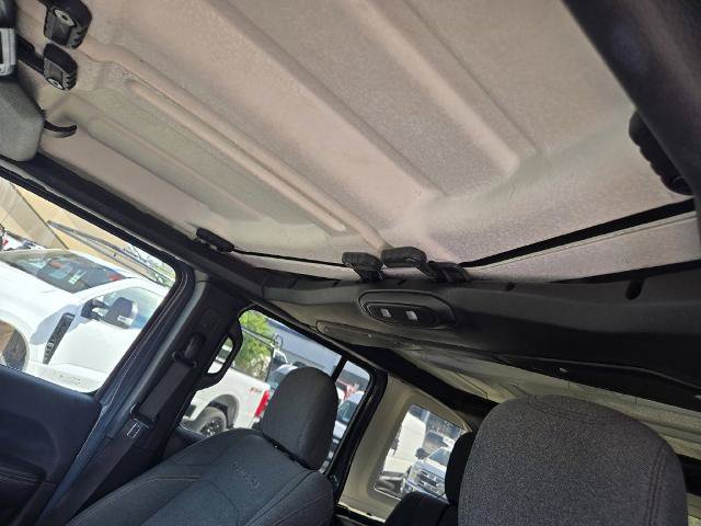 Used 2024 Jeep Wrangler Unlimited Sahara AWD/4WD image 16