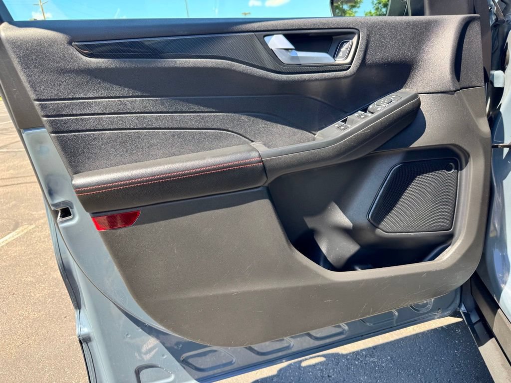 Certified 2023 Ford Escape ST-Line w/ Tech Pack #1 AWD/4WD image 19