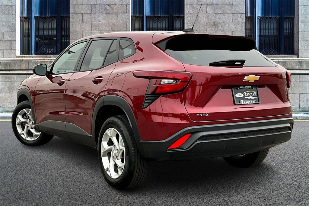 Used 2024 Chevrolet Trax LS w/ LS Convenience Package image 10