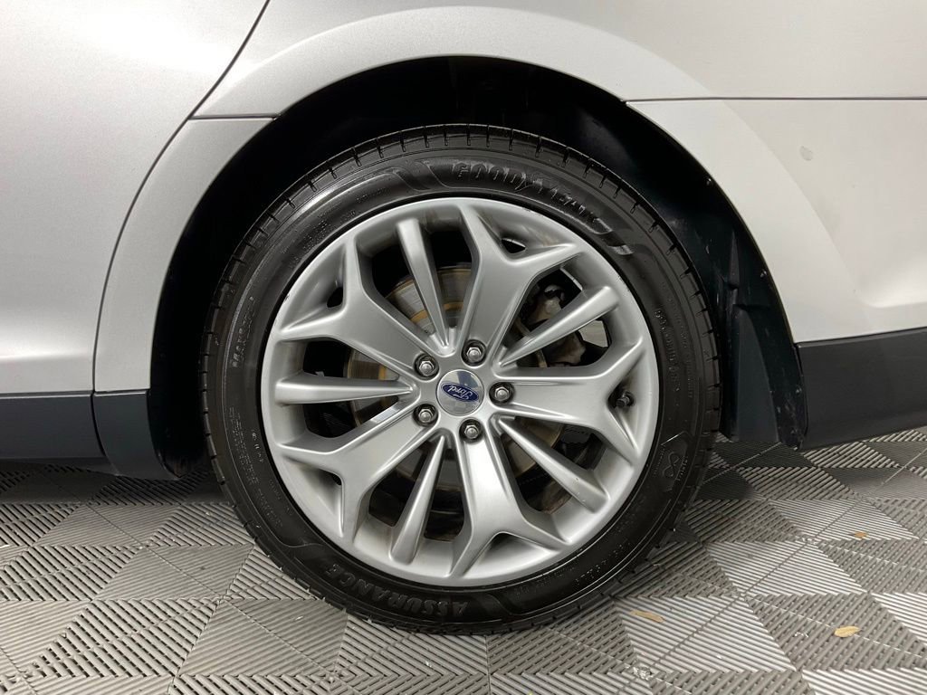 Certified 2018 Ford Taurus Limited image 10