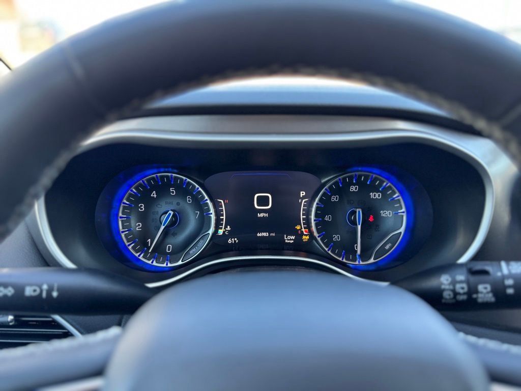 Used 2023 Chrysler Pacifica Touring-L image 20