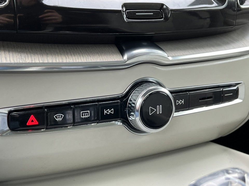 Used 2022 Volvo XC60 B5 Inscription image 30