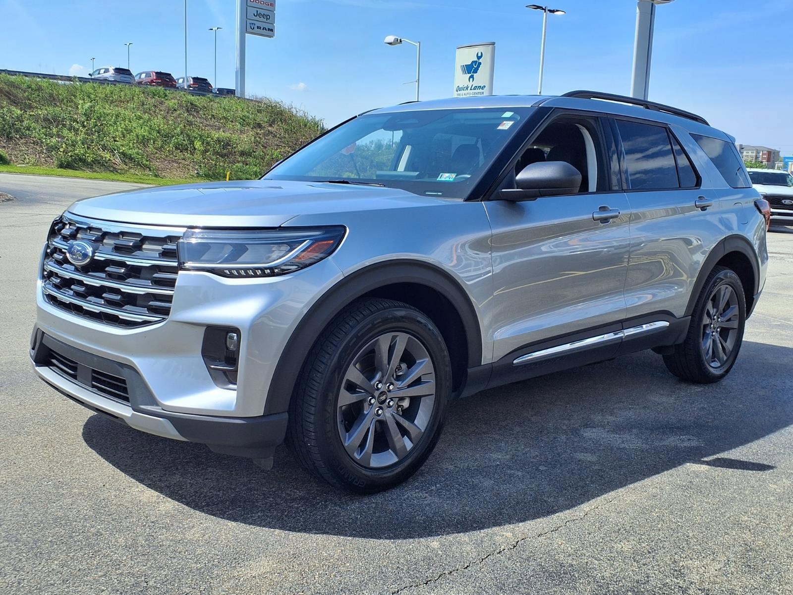 Certified 2025 Ford Explorer Active w/ Active Comfort Package AWD/4WD image 3