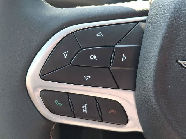 Used 2023 Chrysler Pacifica Touring-L FWD image 23