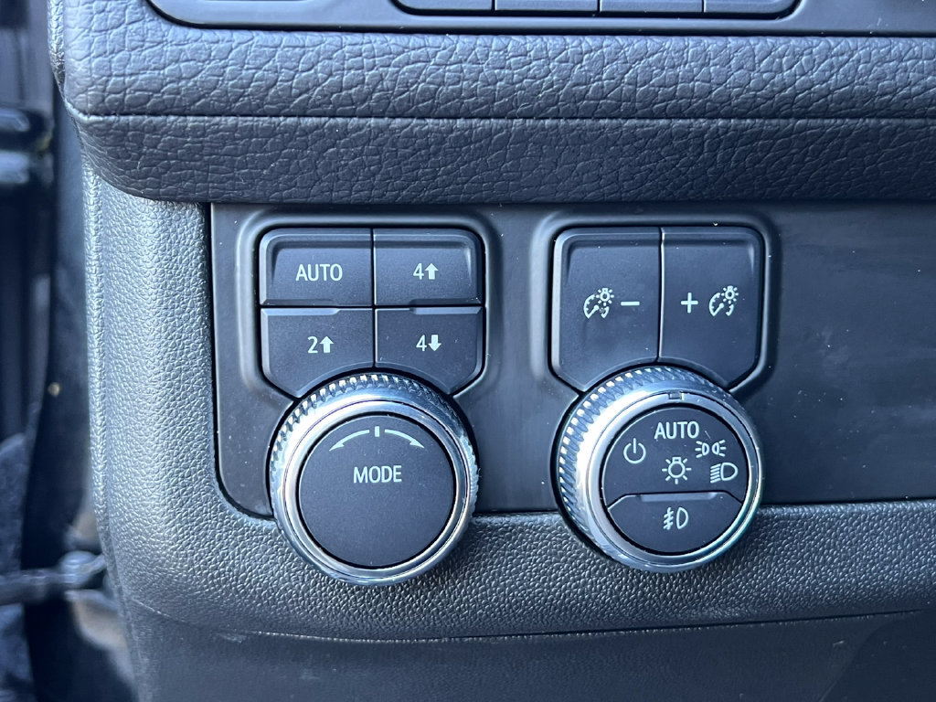 Used 2023 GMC Yukon XL Denali AWD/4WD image 17
