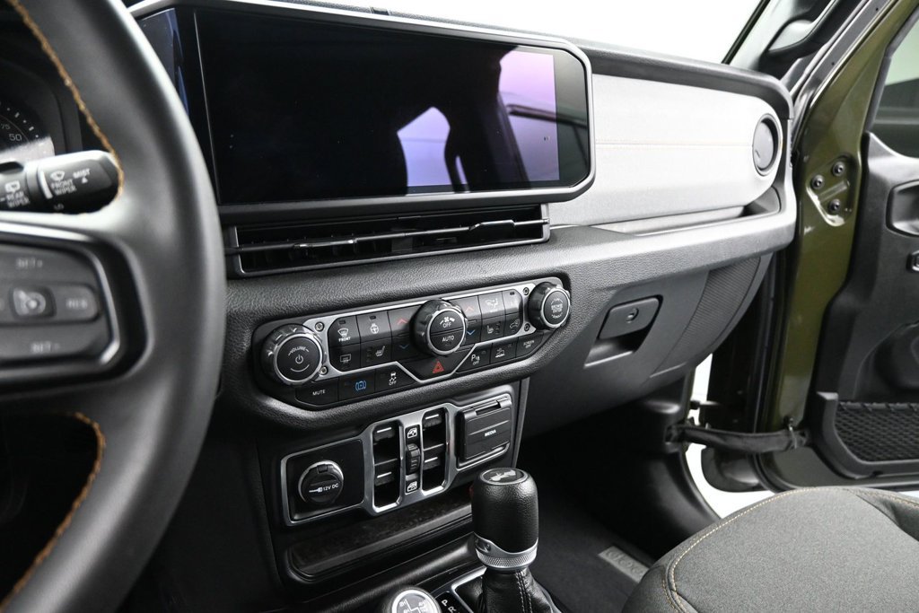 Used 2024 Jeep Wrangler Unlimited w/ Convenience Group AWD/4WD image 13