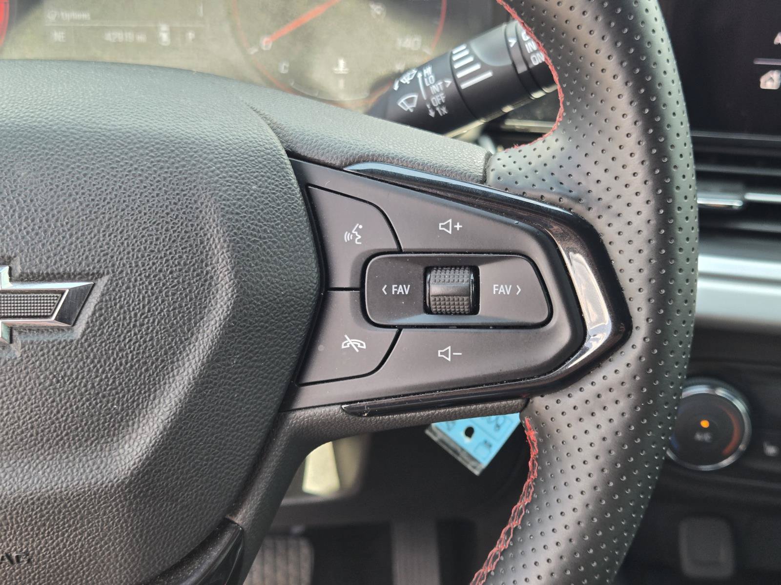 Used 2024 Chevrolet Trax RS w/ Driver Confidence Package FWD image 28