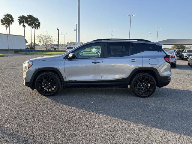 Used 2024 GMC Terrain SLE w/ Driver Convenience Package image 2