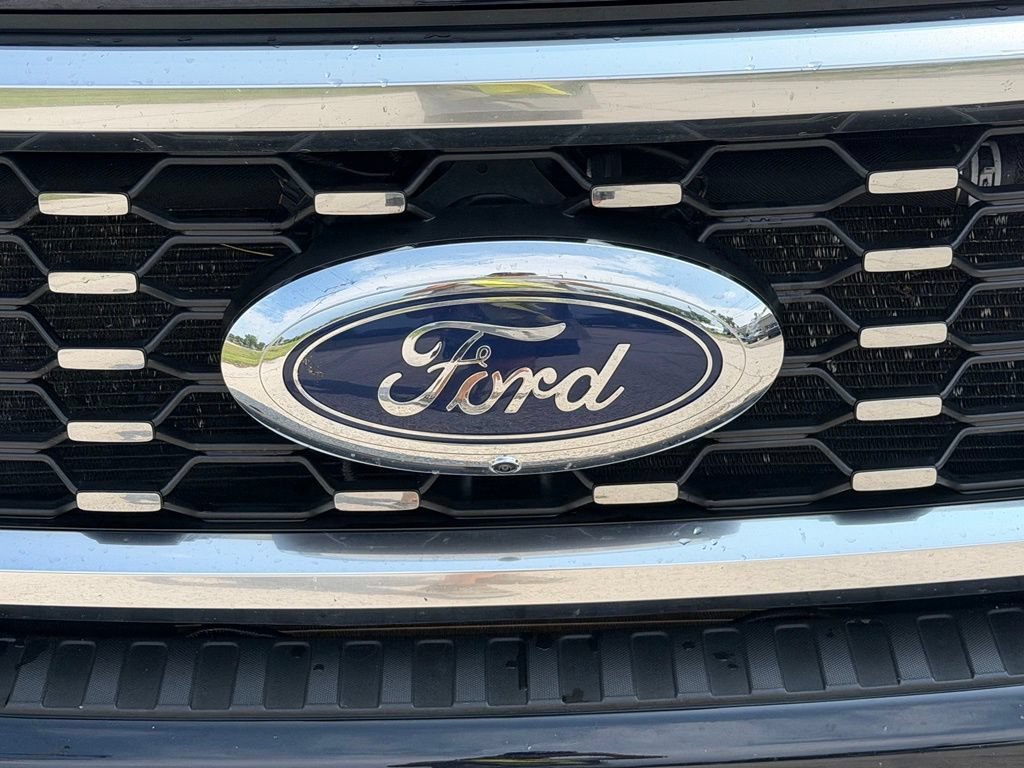 Certified 2025 Ford F450 Platinum w/ Platinum Plus Package AWD/4WD image 16