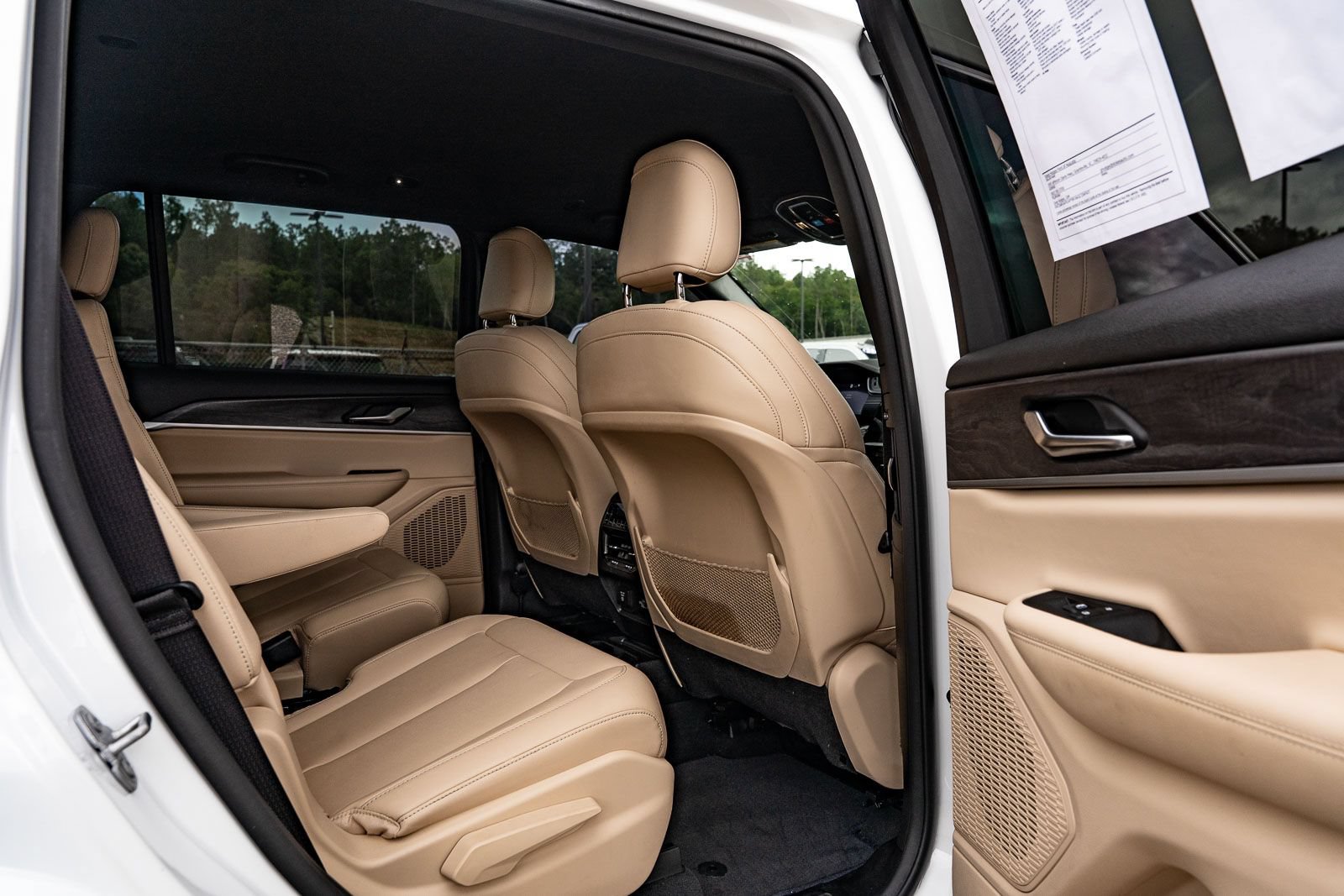 Used 2023 Jeep Grand Cherokee L Limited AWD/4WD image 14