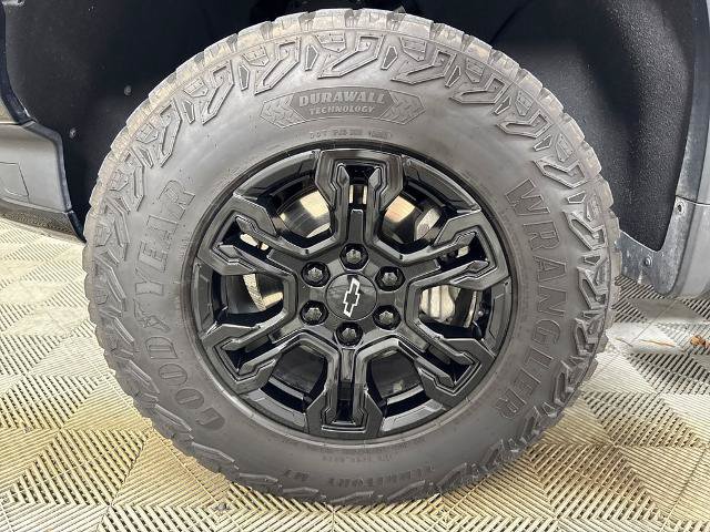 Used 2023 Chevrolet Silverado 1500 ZR2 w/ Technology Package AWD/4WD image 6