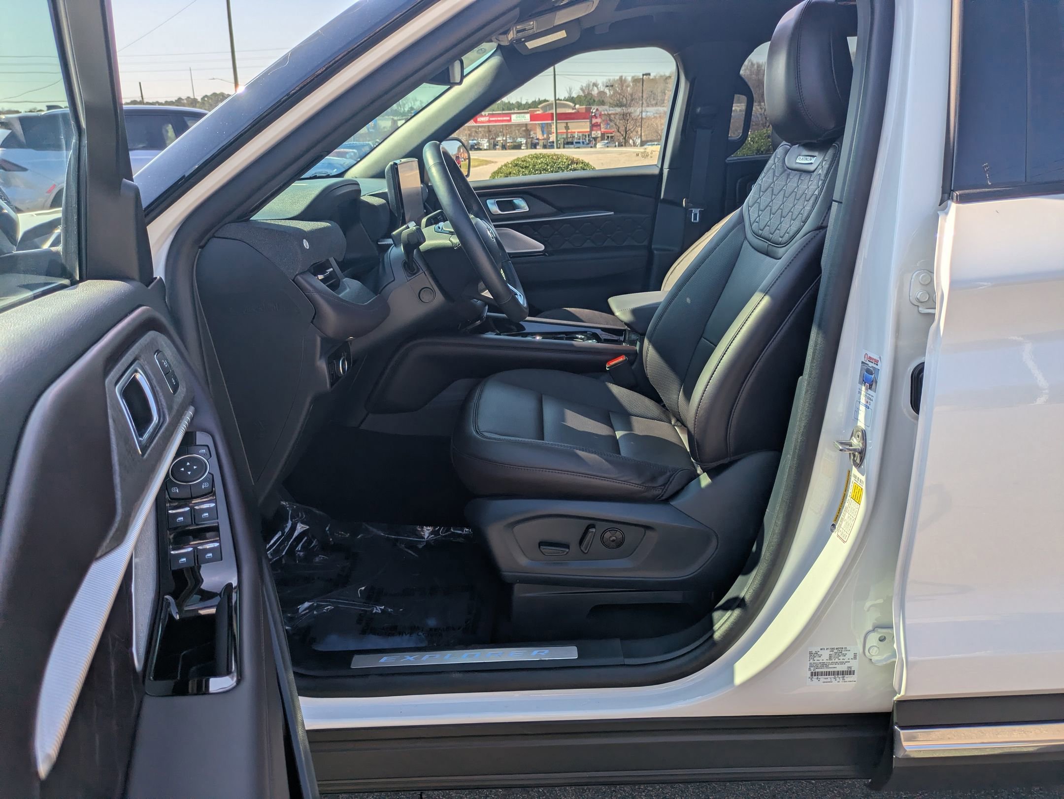 Certified 2025 Ford Explorer Platinum w/ Ultimate Package image 15