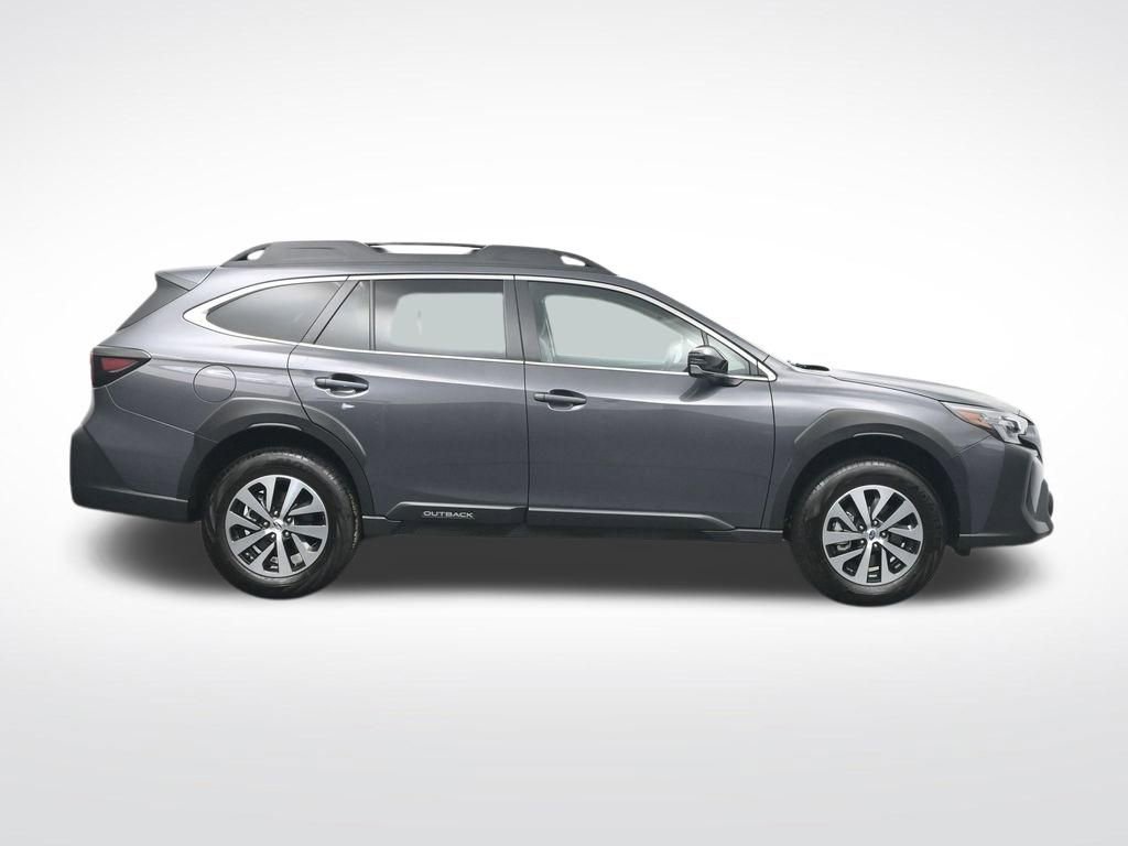 Used 2025 Subaru Outback Premium AWD/4WD image 4