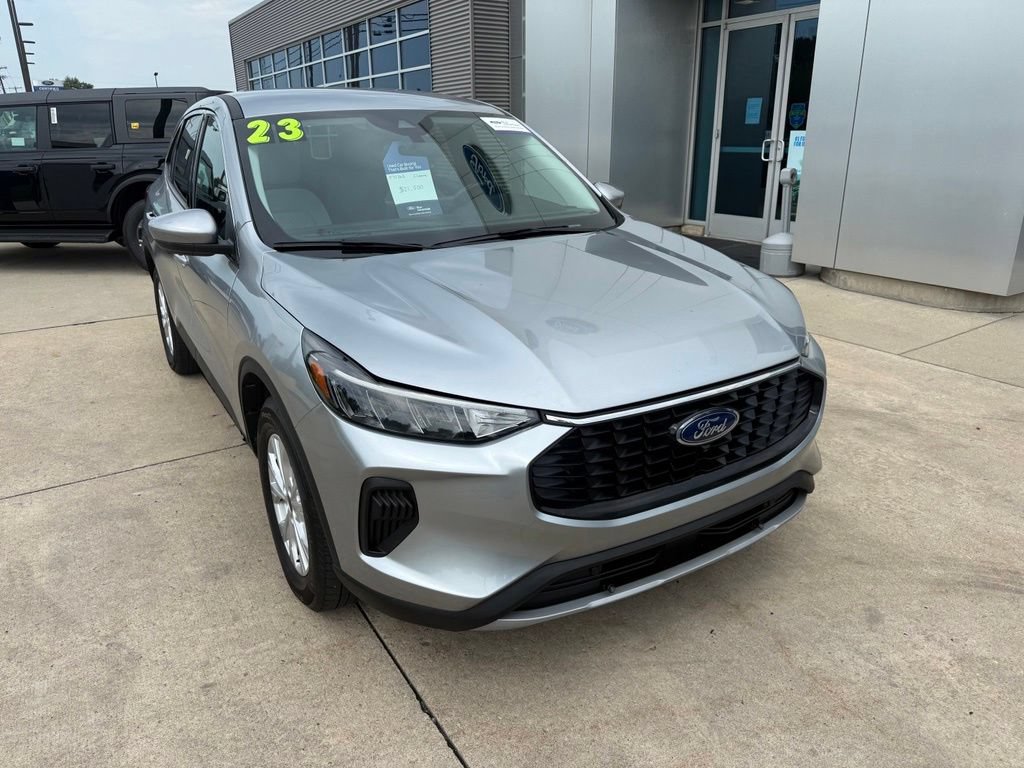 Certified 2023 Ford Escape Active w/ Tech Pack #2 AWD/4WD image 3