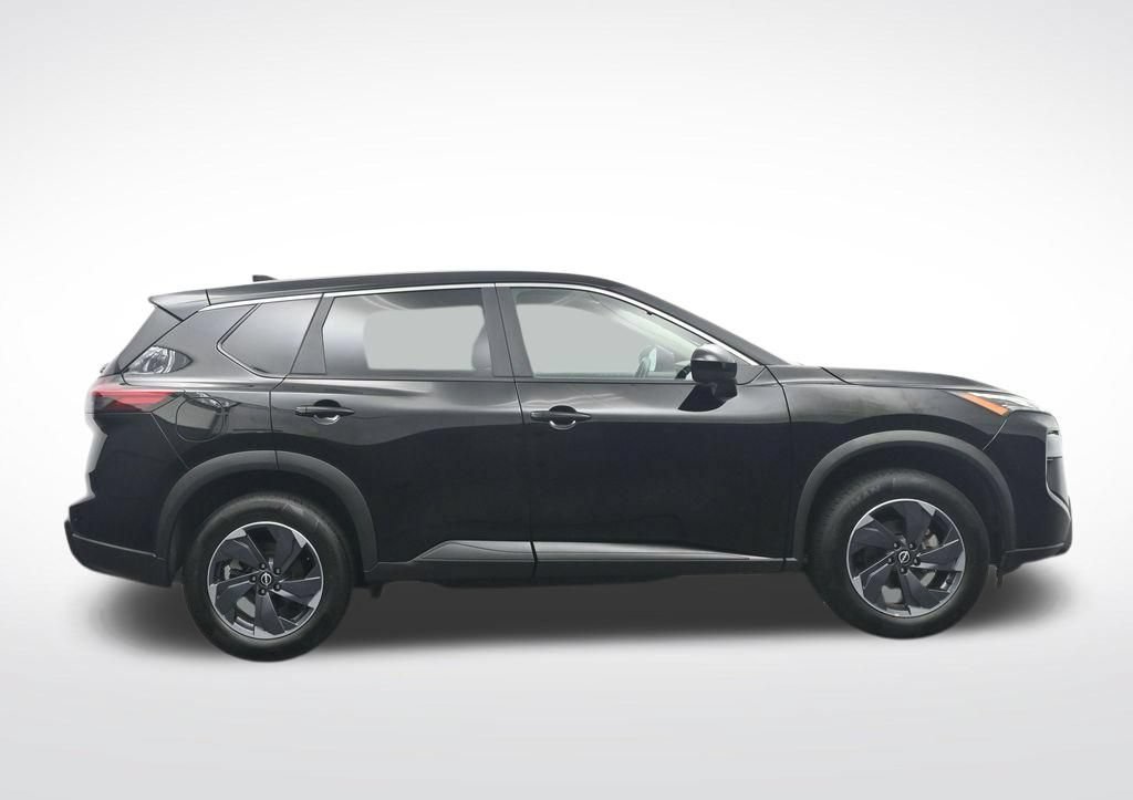 Used 2025 Nissan Rogue SV FWD image 4
