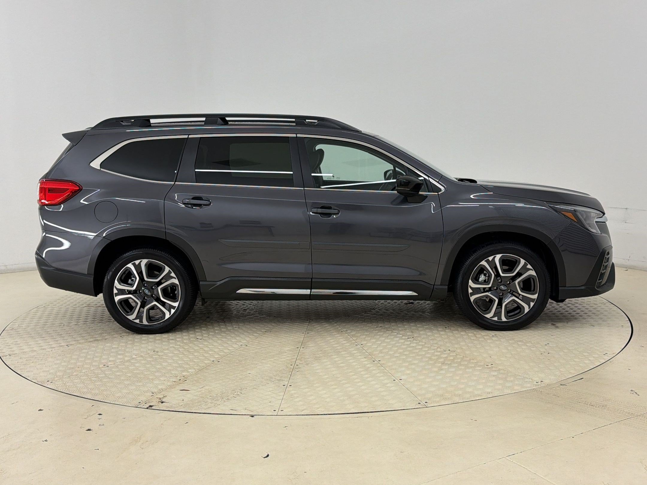 Used 2024 Subaru Ascent Limited AWD/4WD image 8
